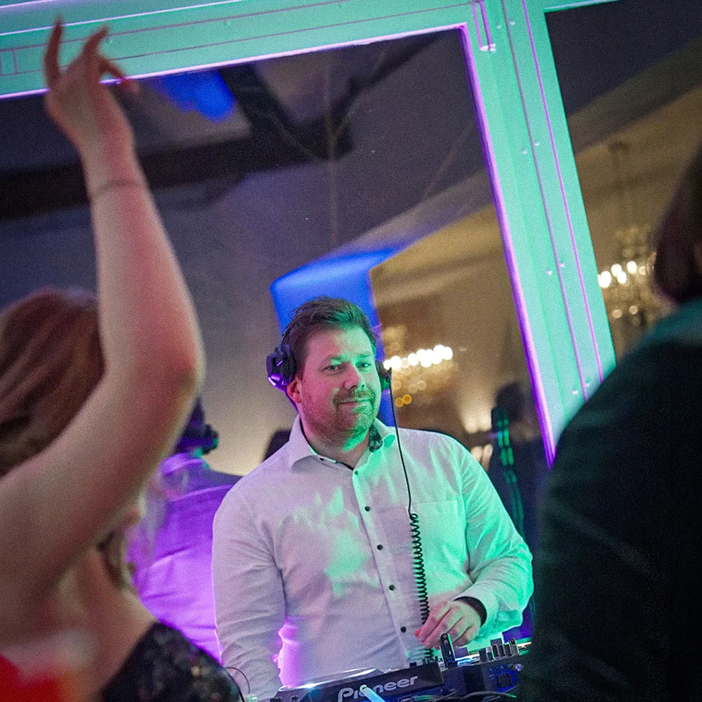 Slice_11_Wedding