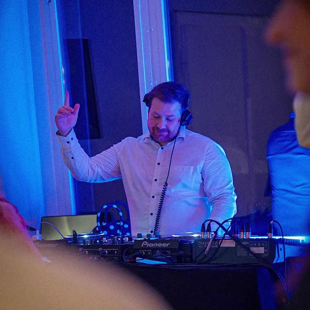Slice_17_Wedding
